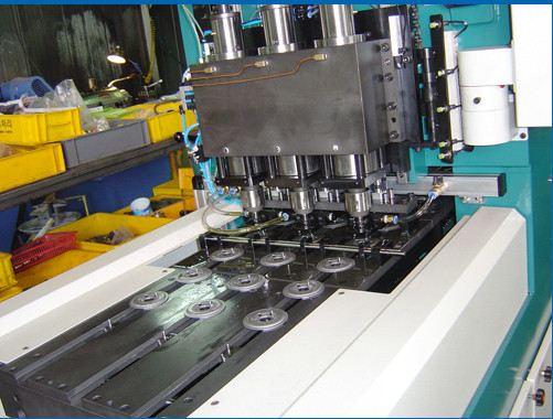 3 HP Oil Filter Making Machine , Bottom Plate Tapping Machine Diameter Φ55 - Φ110 mm