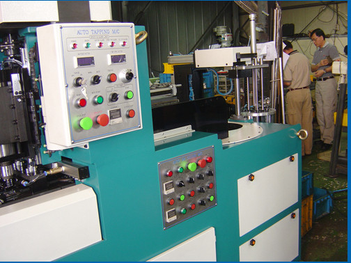 3 HP Oil Filter Making Machine , Bottom Plate Tapping Machine Diameter Φ55 - Φ110 mm
