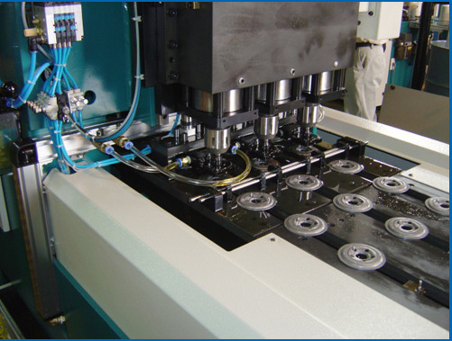 3 HP Oil Filter Making Machine , Bottom Plate Tapping Machine Diameter Φ55 - Φ110 mm