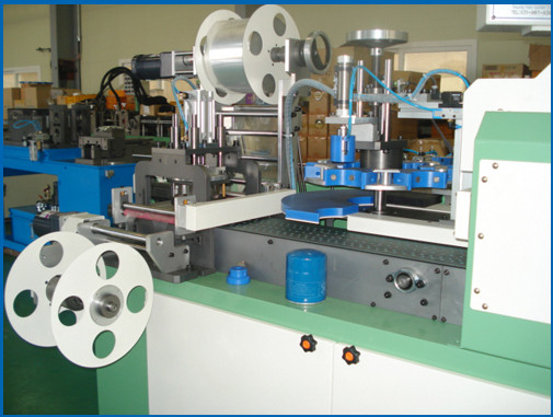 Electric 50Hz Auto Plastic Film Holding Machine for Oil Filter Bottom Caps