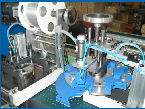 Electric 50Hz Auto Plastic Film Holding Machine for Oil Filter Bottom Caps